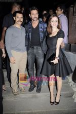 Hrithik Roshan, Suzanne Roshan, Aamir Khan at the Launch of Suzanne Roshan_s The Charcoal Project in Andheri, Mumbai on 27th Feb 2011 (2).JPG